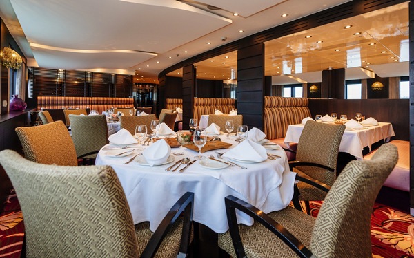 Amawaterways AmaSonata Main Restaurant 1 ©Volker Vornehm & Amawaterways.jpg